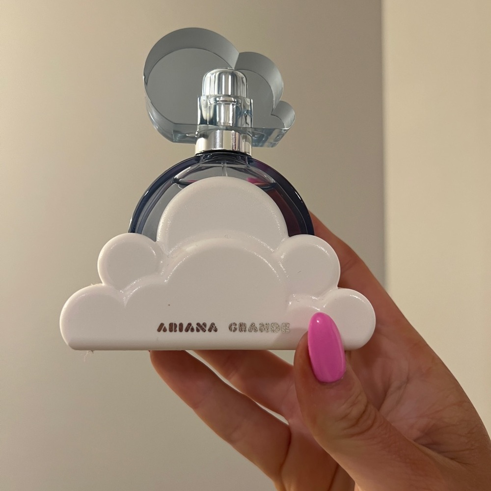 Ariana Grande Cloud ☁️